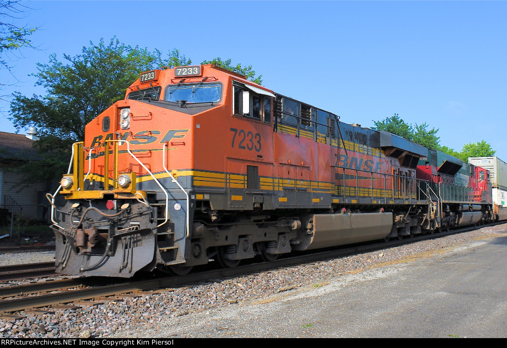 BNSF 7233